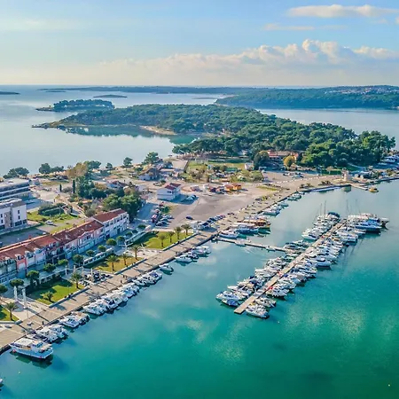 2 Bedroom Cozy In * Medulin