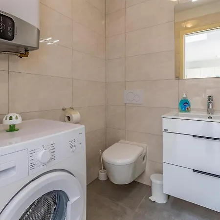 2 Bedroom Cozy In Apartmán Medulin